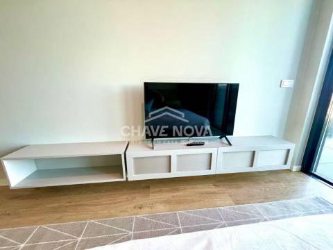 Newly Furnished Studio Apartment with River Views in Santa Marinha (VL8)