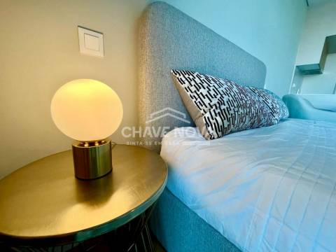 Newly Furnished Studio Apartment with River Views in Santa Marinha (VL8)