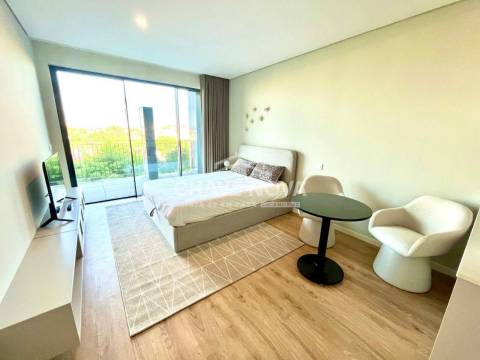 Newly Furnished Studio Apartment with River Views in Santa Marinha (VL8)