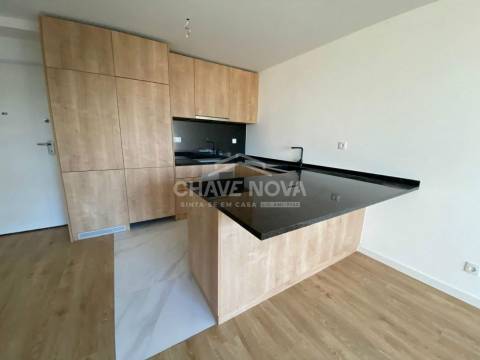 T1 Mezanino junto Metro Parque Real