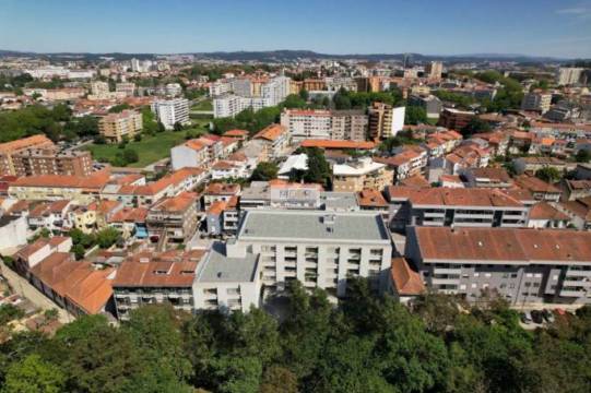 Apartamento T2 com varanda em construção ao Parque do Covelo.