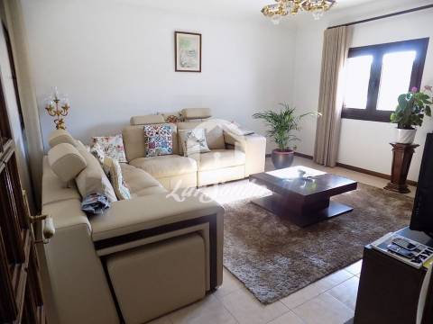 Moradia M6 c/ garagem fechada e jardim localizada na zona PRIME da Povoa de Varzim