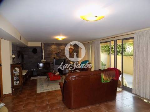Moradia M4 c/ garagem fechada a 5 minutos do centro