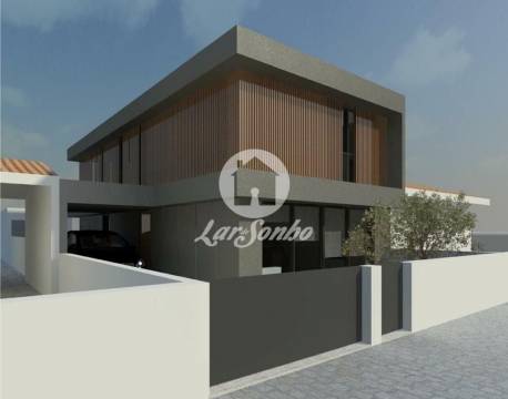 Moradia Chave na Mão T2 ou T4 perto da praia de Lavra, Matosinhos