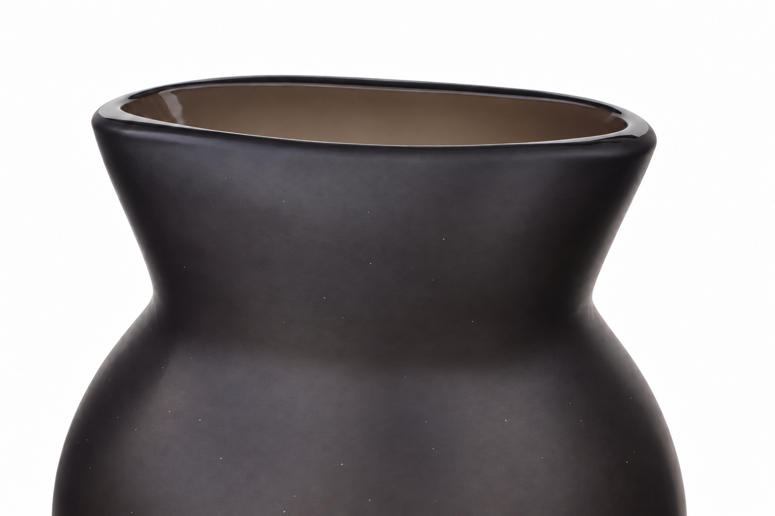 VAS223 ST200 A Primitif Vase Close up