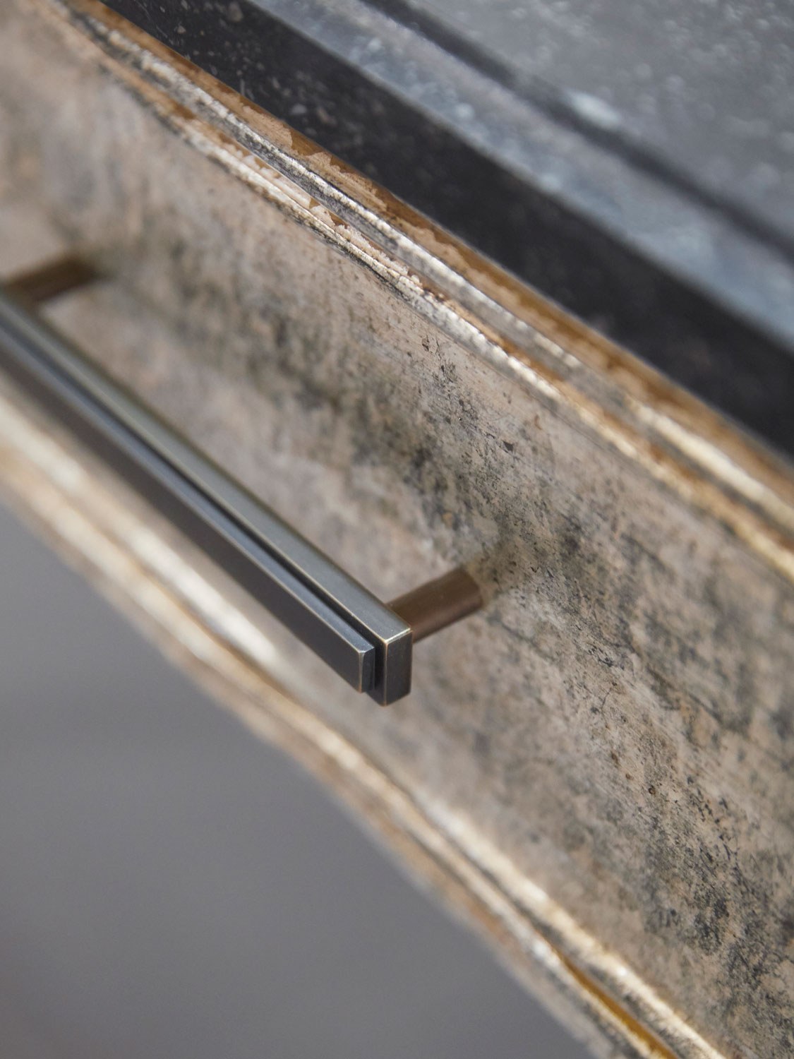 Alain Console Handle Detail