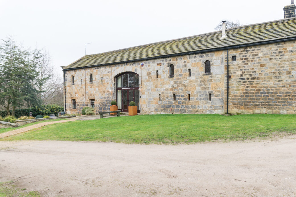 Barn conversions & farmhouse in Leeds