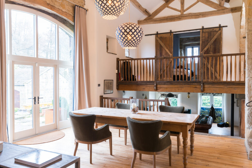 Barn conversions & farmhouse in Leeds