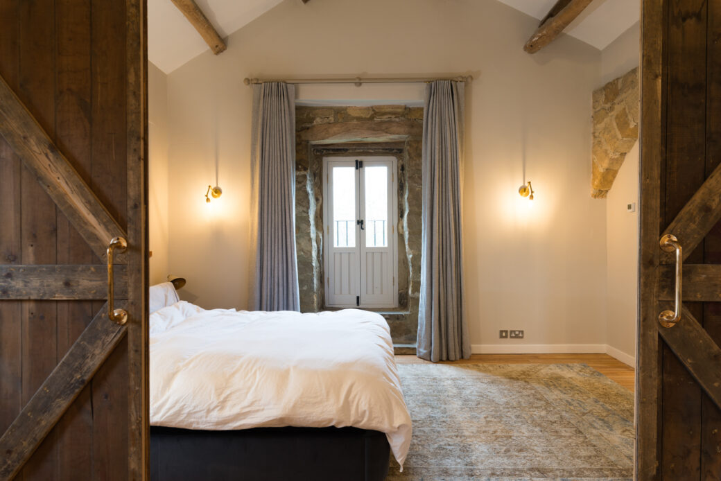Barn conversions & farmhouse in Leeds