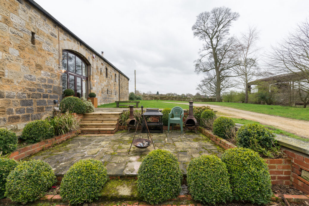 Barn conversions & farmhouse in Leeds