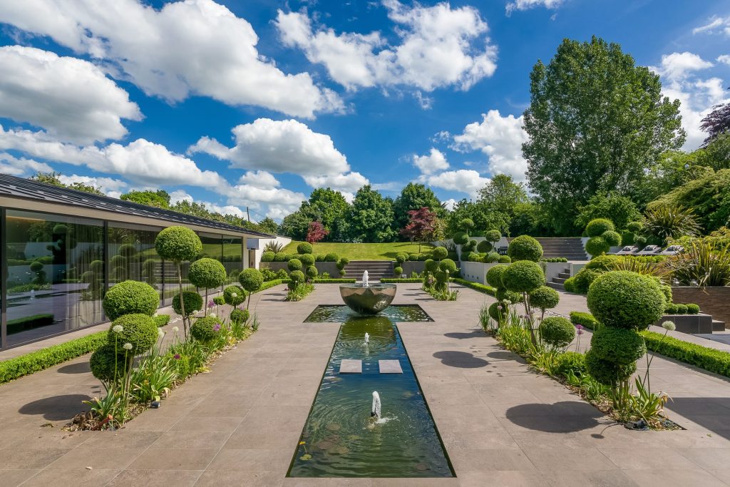 Gorgeous gardens for film and photography shoots in the West Midlands.