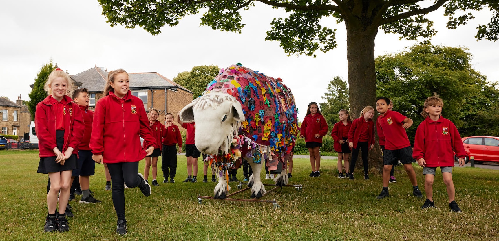 Kindra visits East Bierly Primary to sing with the schoolchildren on 12 July 2023. 