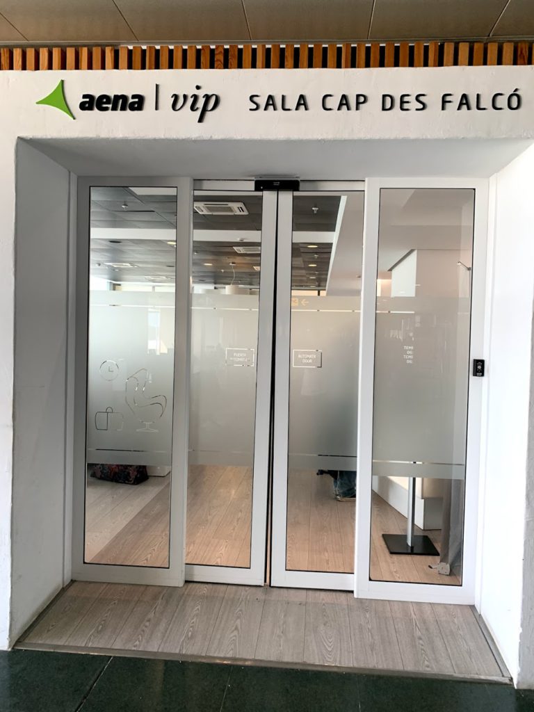 Image of the entrance to the VIP lounge at Ibiza Airport
