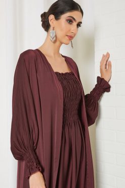 Pleated bisht abaya