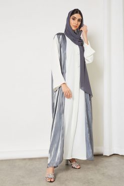 Sleeveless abaya with inner