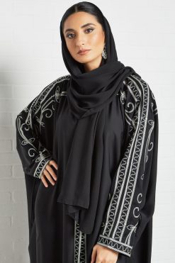 bsi3501 4 Black embroidered kaftan abaya