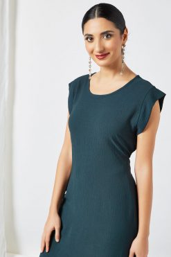 bsid51 3 Maxi length plain dress with waist belt