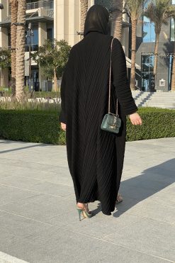 عباية بشت بطيات سوداء 7 MOICH011 3 rotated Black Pleated Bisht Abaya