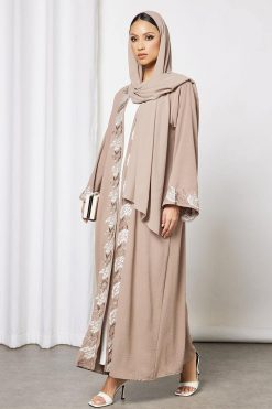 bsi3634 3 Embroidered bisht with inner
