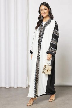 Bsi3637 3 Embroidered bisht with inner