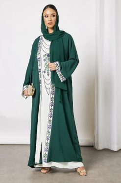 Bsi3640 3 Embroidered bisht with inner
