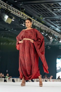 ECS 22113 3 Maroon Kaftan
