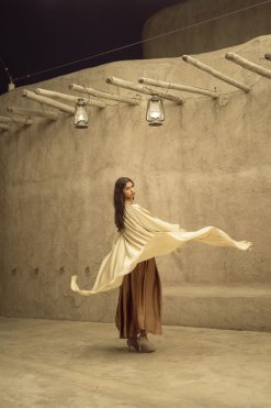 CU 22100 4 Cream Balloon Abaya