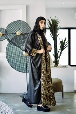 HAZ 22107 11 LYNXA Bisht Abaya