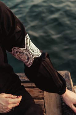 CU22136 4 Lace Abaya
