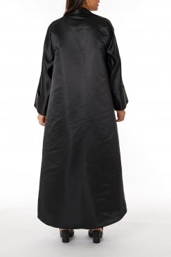 عباية زفاف من الساتان باللون الأسود مع دانتيل متباين على ياقة طية الصدر MOIRR2327 3 Black Bridal Satin Abaya with Contrast Lace on Lapel Collar