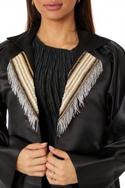 عباية زفاف من الساتان باللون الأسود مع دانتيل متباين على ياقة طية الصدر MOIRR2327 2 Black Bridal Satin Abaya with Contrast Lace on Lapel Collar