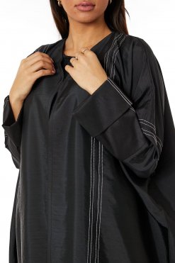 عباية من قماش التفتا باللون الأسود مع خيط أبيض 6 MOIRR2316 2 Black V-Neck Taffeta Abaya with white Thread Work