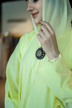 HAZ 082317 9 LAMIA Yellow
