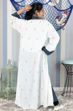 3900 7 Self Embroidered Bisht Abaya with Chiffon Trimming
