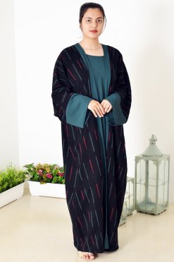 عباية بشت منقوشة ذاتيا مع فستان داخلي باللون الأخضر 11 3928 4 Self Embossed Bisht Abaya with Green Inner Dress