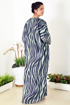 3942 3 2 Bahraini Style Self-Printed Plain Bisht Abaya - Unleash Elegance and Tradition in Every Step