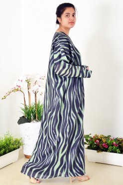 3942 4 2 Bahraini Style Self-Printed Plain Bisht Abaya - Unleash Elegance and Tradition in Every Step