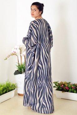 3946 3 1 Bahraini Style Self-Printed Plain Bisht Abaya - Unleash Elegance and Tradition in Every Step