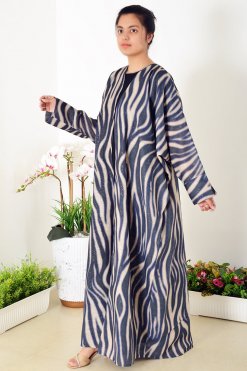 3946 4 1 Bahraini Style Self-Printed Plain Bisht Abaya - Unleash Elegance and Tradition in Every Step