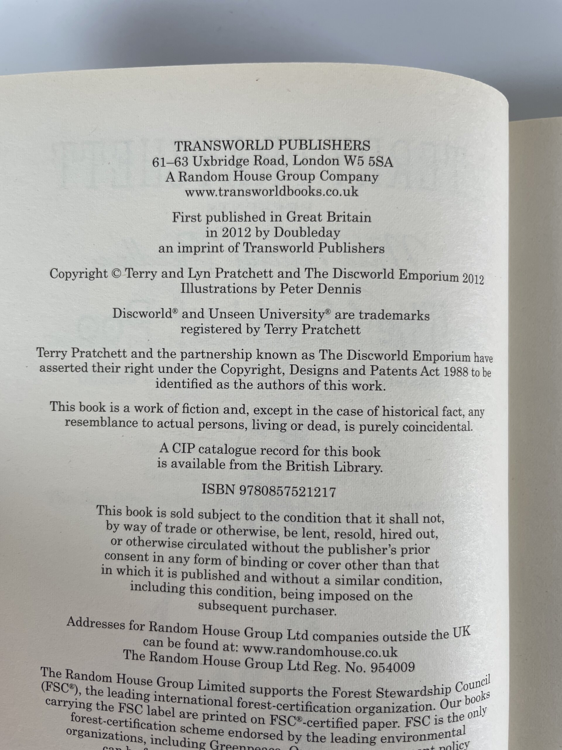 terry pratchett the world of poo first edition2