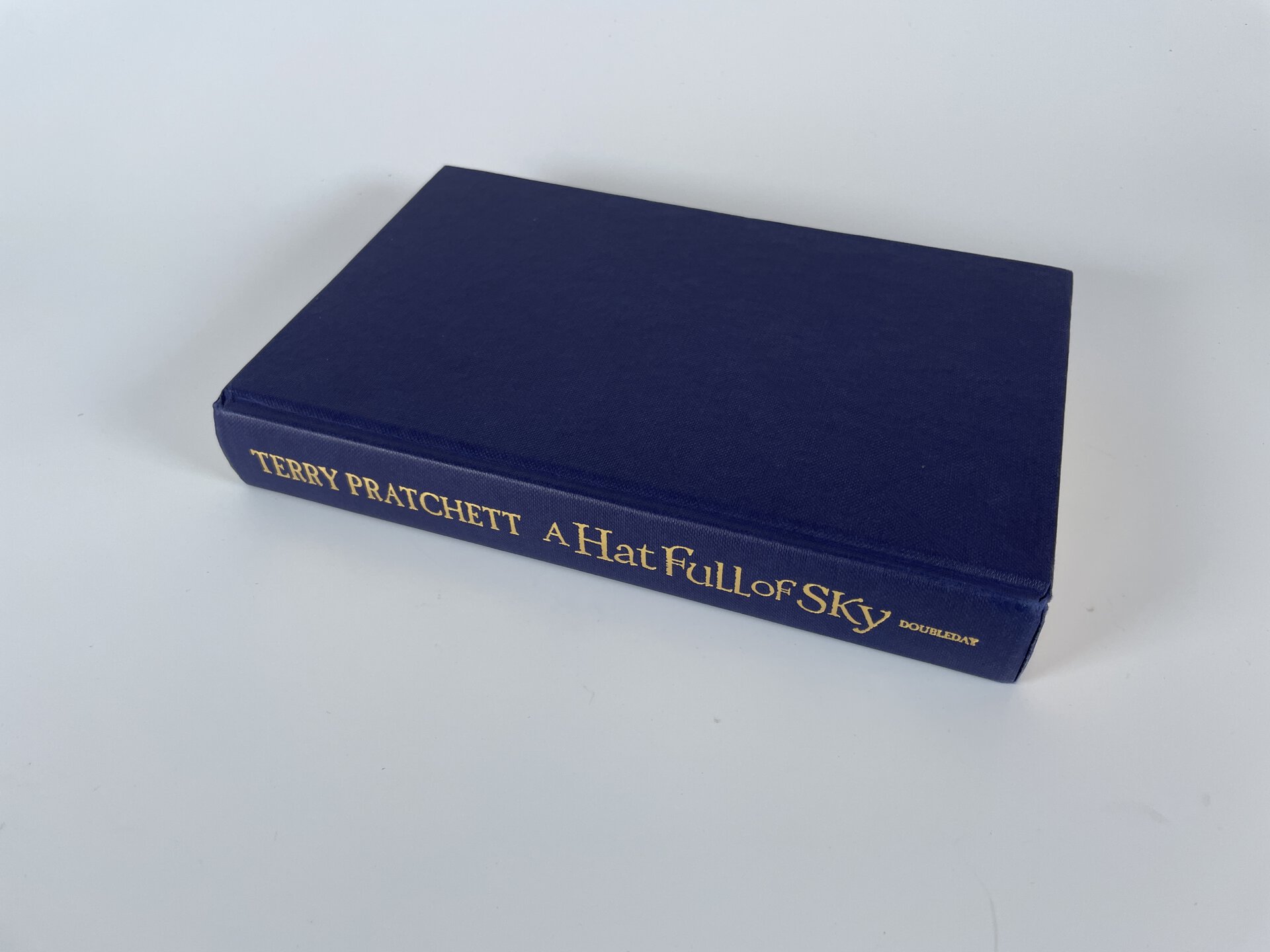 terry pratchett a hat full of sky first edition3