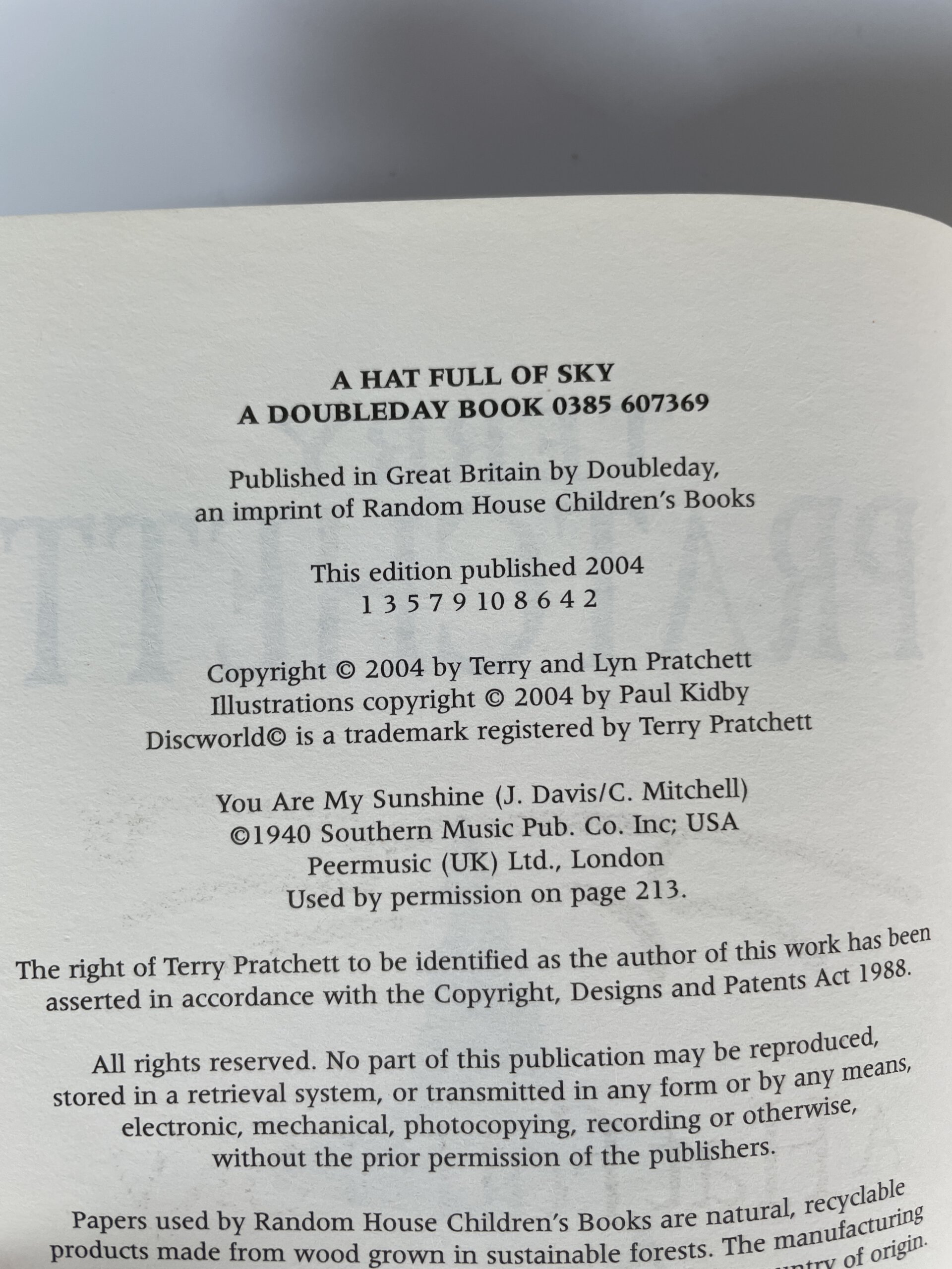 terry pratchett a hat full of sky first edition2