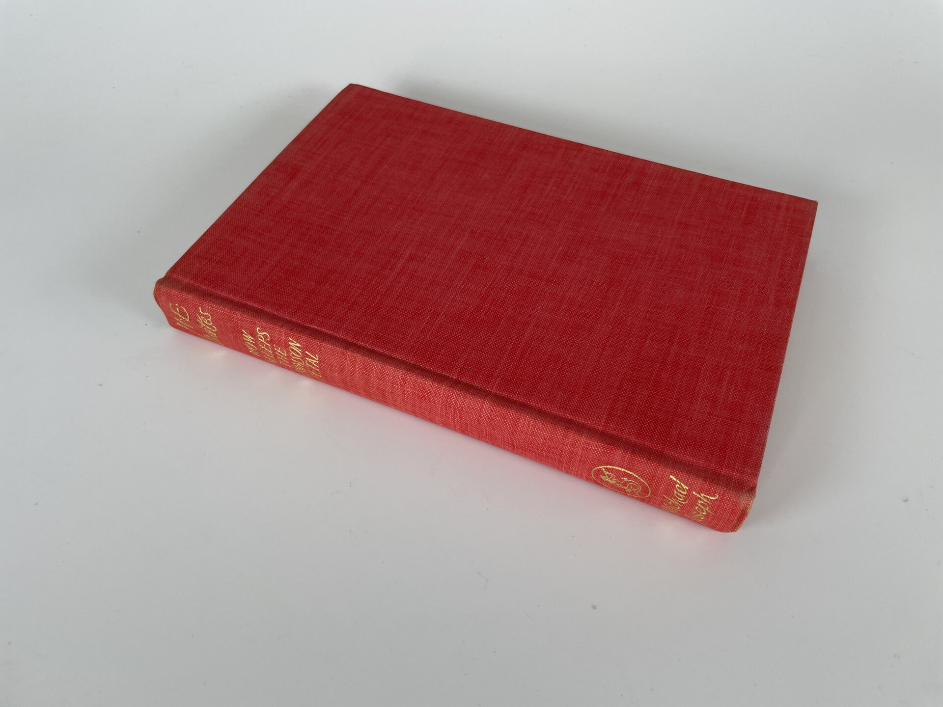 he bates now sleeps the crimon petal first edition3