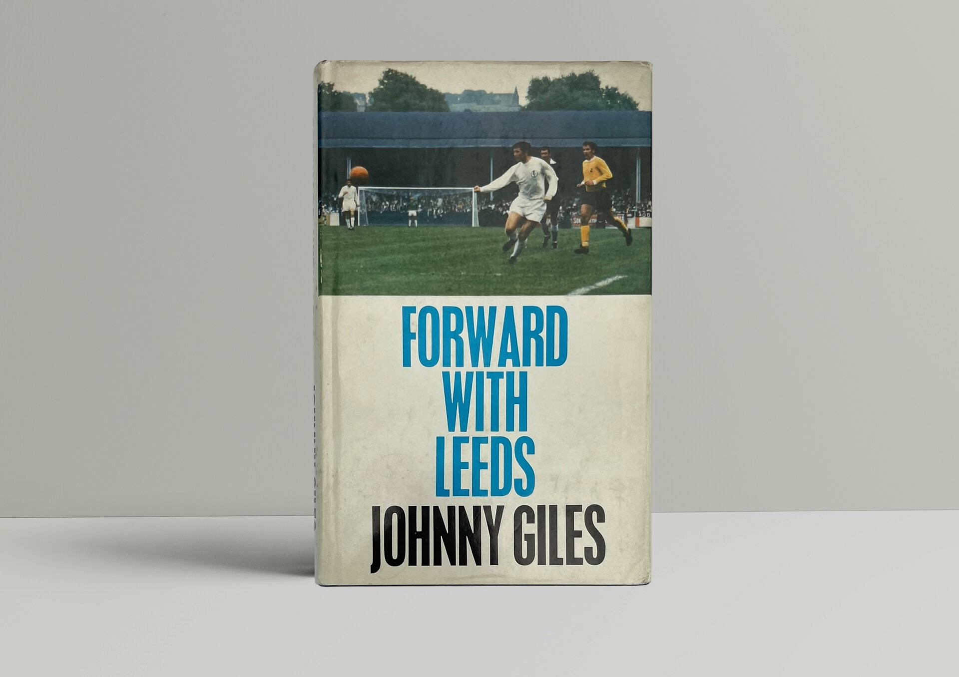 johnny giles forward with leeds first edition1
