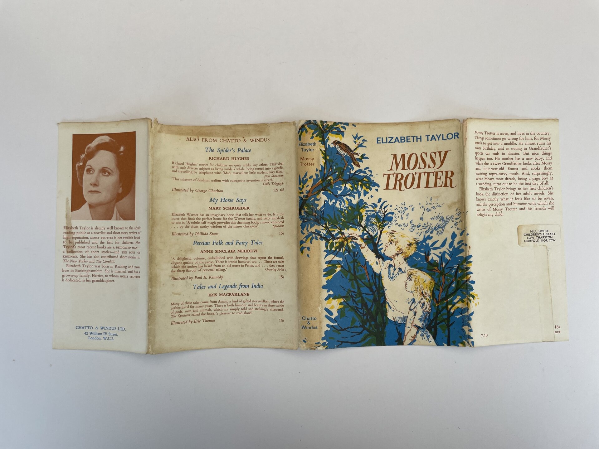 elizabeth taylor mossy trotter first ed4