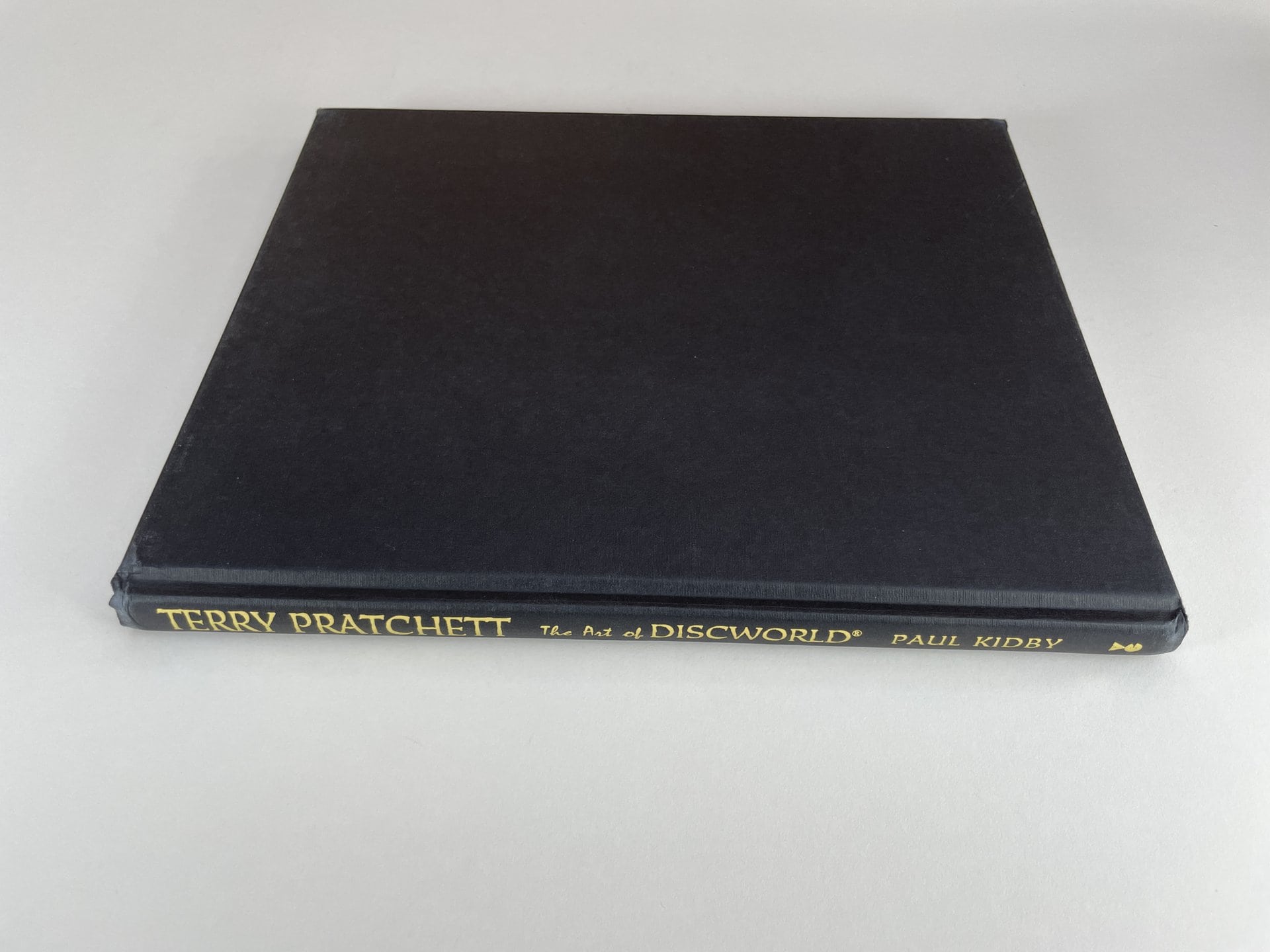 terry pratchett the art of discworld first 3