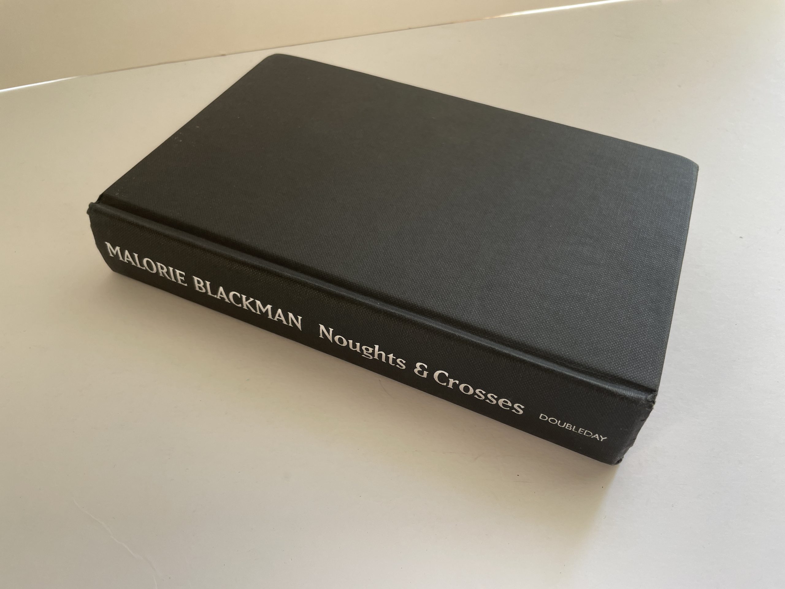 Malorie Blackman - Noughts and Crosses - First Edition 2001 - with SIGNED promotional post-card - Image 3