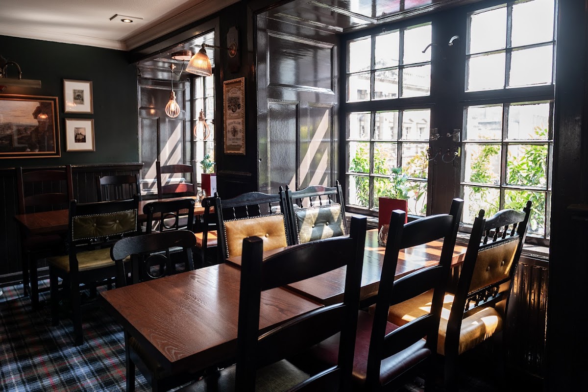 Deacon Brodies Tavern logo