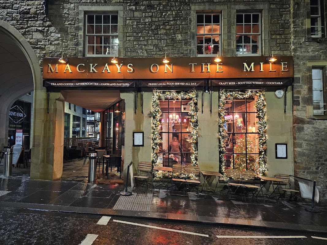 MacKays On The Mile logo