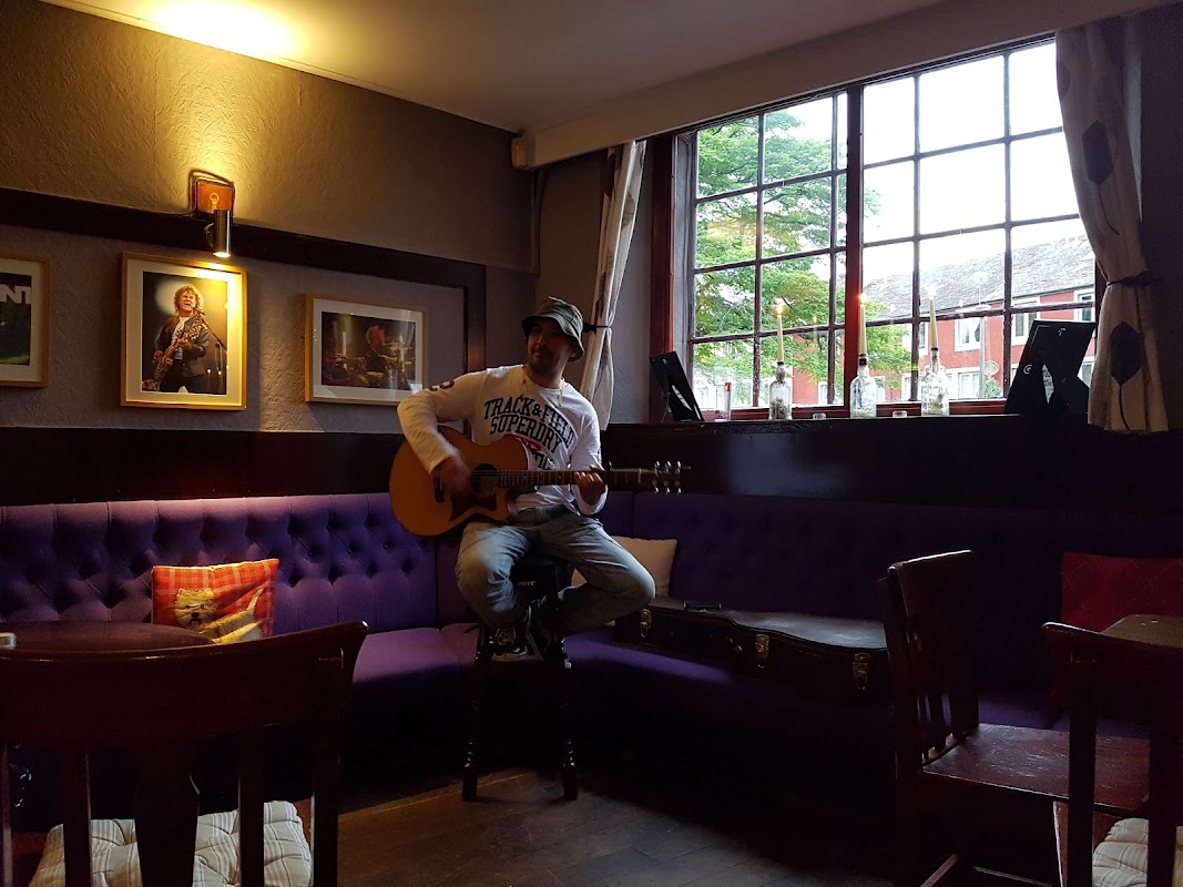 The Raeburn Bar logo